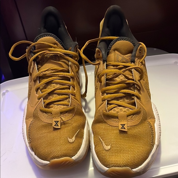Athletic_Shoes